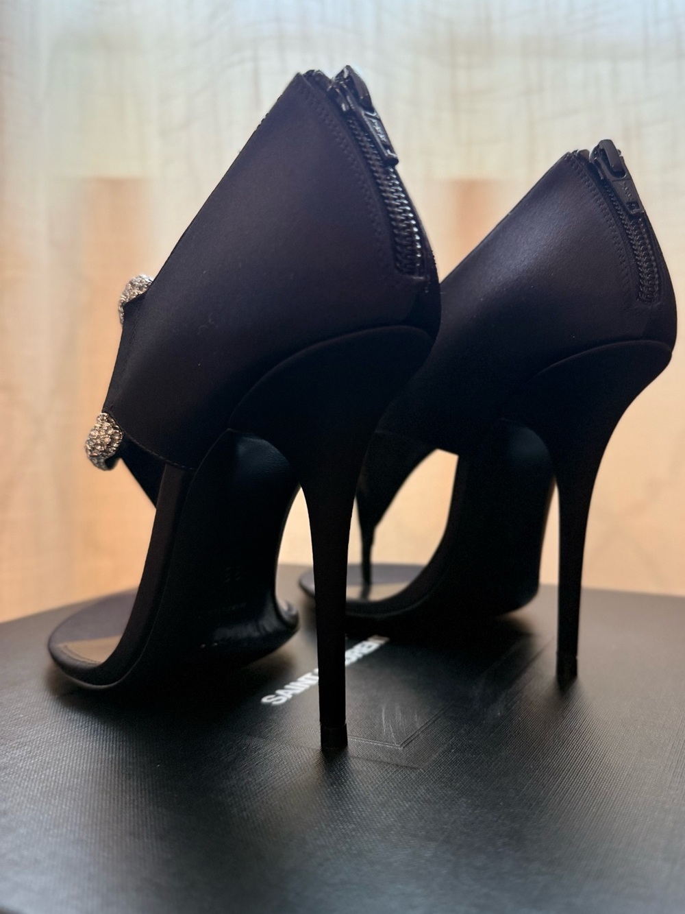 Saint Laurent Sean Sandals - Picture 4 of 10